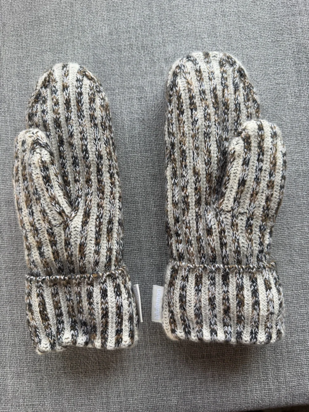 lululemon Gray Cream Cable Knit Pom Beanie Hat & Matching Mittens Set US XS/S/OS